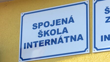 Podozrenie z týrania na škole v Nitre má pokračovanie. Polícia začala trestné stíhanie, vedenie školy podozrenia odmieta