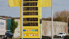 Rakúsko dočasne zníži daň z pohonných látok v snahe zmierniť cenové tlaky