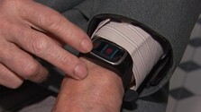 Unikátne centrá pomohli tisícom ľudí: Monitorovacie náramky prinášajú starostlivosť do odľahlých obcí stredného Slovenska