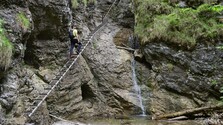 V Slovenskom raji uzavreli najnavštevovanejšiu roklinu: Po výmene rebríkov by mal byť dlhý rad čakajúcich turistov minulosťou