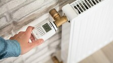 Vyššie predpisy zálohových platieb za teplo spôsobila zmena v poskytovaní energopomoci, upozorňujú teplári
