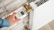 Vyššie predpisy zálohových platieb za teplo spôsobila zmena v poskytovaní energopomoci, upozorňujú teplári