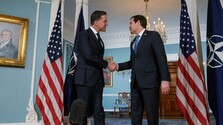 Mark Rutte sa v USA snaží zabrániť rozpadu NATO, píše Politico