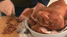 Šunka, vajíčka, syry, klobásy aj koláče: Veľká noc je spojená s kalorickými jedlami, dôležité je jesť s mierou