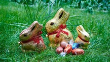 Za čokoládové vajíčka či zajacov si ľudia túto Veľkú noc priplatili, a to najmä v USA či Veľkej Británii
