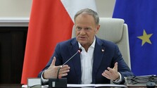 Konflikt na Blízkom východe oslabil pomoc pre Ukrajinu a profituje z toho Rusko, vyhlásil Donald Tusk