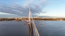 VIDEO: Helsinki sa pýšia jedinečným mostom. Je najdlhším v krajine a autá naň nesmú
