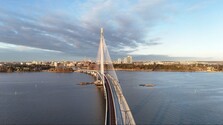VIDEO: Helsinki sa pýšia jedinečným mostom. Je najdlhším v krajine a autá naň nesmú