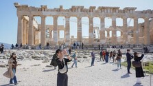 Atény nechcú skončiť ako Barcelona. Hlavné mesto Grécka zakročí proti nadmernému turizmu