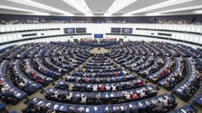 Európsky parlament vyzval eurokomisiu, aby začala konanie o zmrazení eurofondov Slovensku
