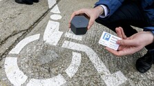 Slovensko čaká digitalizácia parkovacích preukazov ŤZP. Snahou nových pravidiel je zabrániť ich zneužívaniu