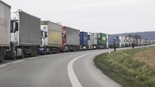 Autodopravcovia varujú pred výrazným zvyšovaním cien za dopravu: Bez reakcie štátu tomu nebude možné zabrániť, tvrdia