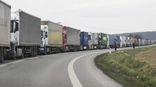 Autodopravcovia varujú pred výrazným zvyšovaním cien za dopravu: Bez reakcie štátu tomu nebude možné zabrániť, tvrdia