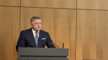 Cesta R. Fica do Moskvy vyvolala kritiku: Opozícia hovorí o poškodzovaní záujmov SR, koalícia na tom nevidí nič zlé