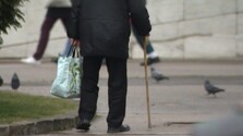 Trinásty dôchodok vláda rušiť neplánuje: Niektorým seniorom by sa však mohol krátiť, iný by ho nemuseli dostať vôbec