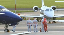 Úrady po celom svete pátrajú po troch desiatkach ľudí, ktorí opustili loď, kde sa šíril nebezpečný hantavírus