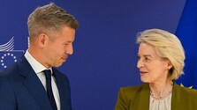 Brusel prehodnotil, koľko zmrazených peňazí môže novej maďarskej vláde uvoľniť