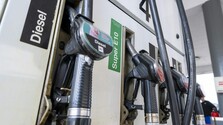 Ceny ropy sa budú v dôsledku vojny v Iráne ešte zvyšovať, varuje odborník. Problém predstavujú najmä nejasné ciele USA