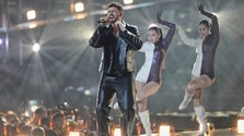 FOTO: Poznáme prvých finalistov tohtoročnej Eurovízie. Postúpil aj spevák z Izraela, na pódiu ho diváci vypískali