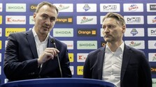 Šatan verí kádru, ktorý cestuje do Švajčiarska. Od mladíkov očakáva splatenie dôvery, cieľom play-off