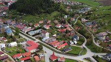 V obci Jarabina je každá kvapka vody vzácna, pripojenie na vodovodnú sieť chýba. Ľudia sú odkázaní na núdzové riešenia