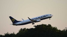 Výpadok leteckého paliva komplikuje situáciu v Európe. Aerolinky rušia lety a pripravujú sa na drahšie dodávky z USA