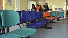 Pacienti sa vo väčšine krajov môžu objednať k lekárovi bezplatne a online. Niekde sa však stále stretávajú aj s poplatkami
