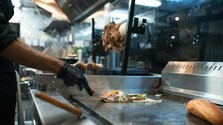 Vysoký rozpočet na rekonštrukciu či investície do zbytočností: Akých chýb sa dopúšťajú noví majitelia gastro podnikov?