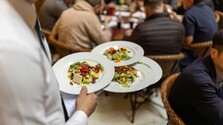 Biznis v gastre už nie je len o jedle: Rozsiahle menu a veľké prevádzky sú minulosťou. Čo je za úspechom šéfkuchárov?