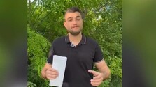 Pedagóg v Šamoríne mal údajne žiačkam posielať nevhodné správy. Riaditeľ ho stiahol z výučby, učiteľ sa bráni