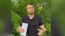 Pedagóg v Šamoríne mal údajne žiačkam posielať nevhodné správy. Riaditeľ ho stiahol z výučby, učiteľ sa bráni