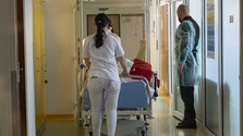 Agresívny pacient napadol tri zdravotné sestry, napriek vážnemu zdravotnému stavu sa snažil opustiť nemocnicu