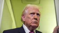 Trump opäť otočil. Tvrdí, že vyjednávačom nariadil, aby sa pri dosahovaní dohody s Iránom neponáhľali