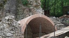 Miesto stratené v lese chcú zmeniť na turistickú atrakciu. Zabudnutá železiareň na Gemeri ožíva