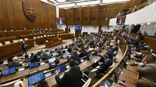 Koalícia sa stále nedohodla na zmene voľby poštou zo zahraničia, R. Huliak nesúhlasí s návrhom SNS