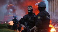 VIDEO: Oslavy triumfu PSG v Lige majstrov prerástli vo Francúzsku do násilností. Polícia zadržala stovky ľudí