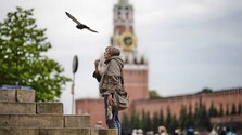 Bohatí ľudia sa obávajú, že vypukne vojna medzi superveľmocami. Podnikajú kroky, aby sa ochránili