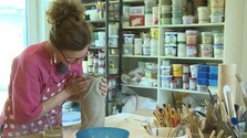 Hlina ako tradícia, umenie aj terapia: Pod rukami keramikárky Katky vznikajú jedinečné kúsky