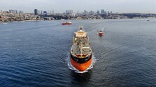 Neznáme tankery odvážajú časť ropy uviaznutej v Perzskom zálive. Zámerne si vypínajú sledovacie systémy, píše Reuters