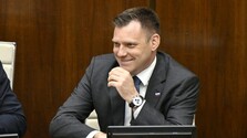 SNS bojuje o politické prežitie. Spor okolo Tarabu je zápasom o moc v koalícii, zhodnotila politologička Világi