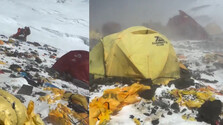 VIDEO: Spúšť pod Mount Everestom. Najvyššie táborisko sa mení na cintorín horolezeckej výstroje