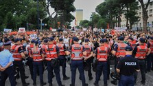 Zať Donalda Trumpa plánuje výstavbu luxusného rezortu v Albánsku, ľudia masovo protestujú