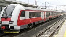 Jedálenský vozeň na trase z Bratislavy do Banskej Bystrice nenájdete, železnice prišli s alternatívou
