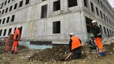 Nemocnica v Bratislave bola roky opustená. Vlastníkovi schválili udržiavacie práce, budovu premenil na apartmánový dom
