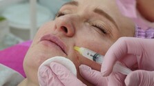 Sprísnenie pravidiel pre kozmetické salóny sa odkladá. SNS nechcela, aby pravidlá ohrozili kozmetičky