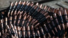 Európou sa zrejme šíria zbrane z Ukrajiny. Polícia drogovým gangom zaisťuje samopaly aj vojenskú muníciu