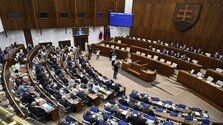 Hlas chce umožniť ľuďom skrátiť volebné obdobie parlamentu referendom. Bez podpory opozície však zmena neprejde