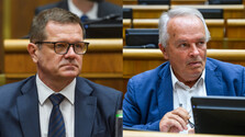 Kmec a Radačovský očakávali, že ich vo štvrtok prezident vymenuje za veľvyslancov. Pozvánka neprišla