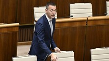 Minister Drucker nariadil preverenie systému ePrihlášok. Priznal technické problémy, jeho kolaps však odmietol