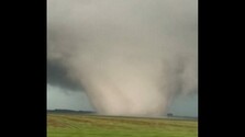 VIDEO: Americkým štátom Illinois sa prehnalo tornádo, strhávalo strechy a vyvracalo stromy